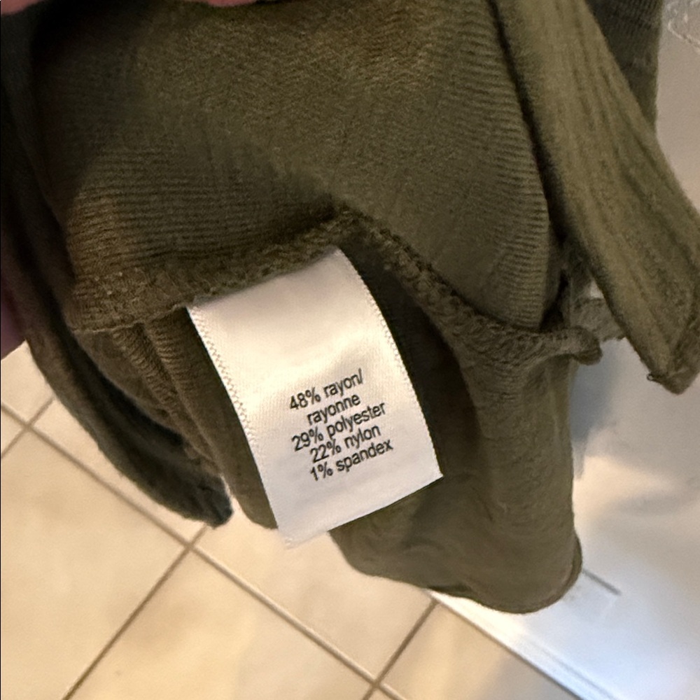 Olive Green Women's Top 24/7 new with tags - Picture 6 of 6